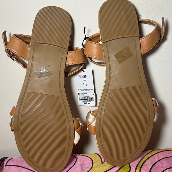 NWT sandals. - Picture 2 of 5